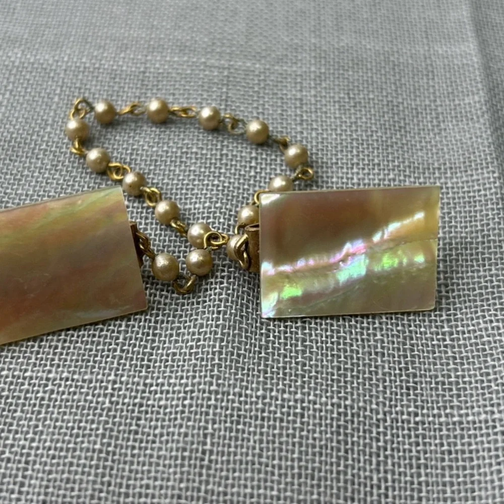 Vintage Gold Tone MOP faux pearl beaded classic retro Sweater Clip - Picture 5 of 5